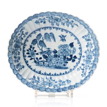 944. An oval blue and white bowl, Qing dynasty, Qianlong (1736-95).