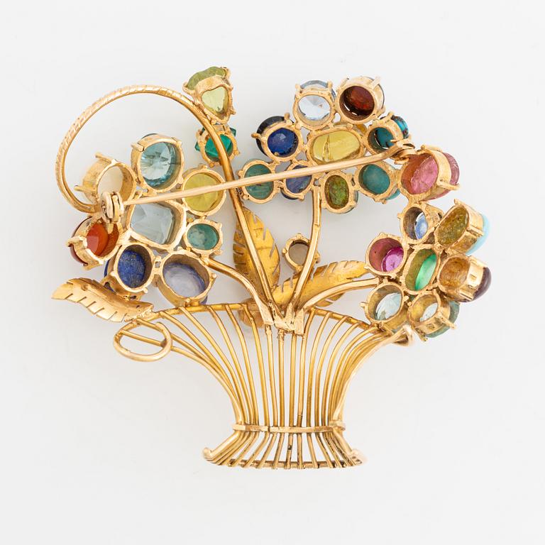 An 18K gold flower basket broosch with gemstones and imitation.