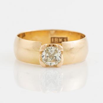 An 18K gold ring set with a radiant-cut diamond.