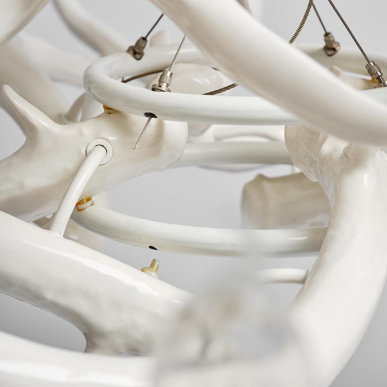 Jason Miller, takkrona, "Superordinate Chandelier 12 Antlers, taklampa, Roll & Hill, USA.