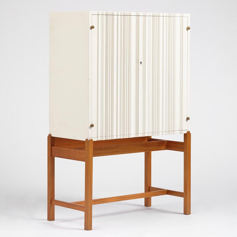 Josef Frank, a cabinet model 2192, Firma Svenskt Tenn, post 1985.