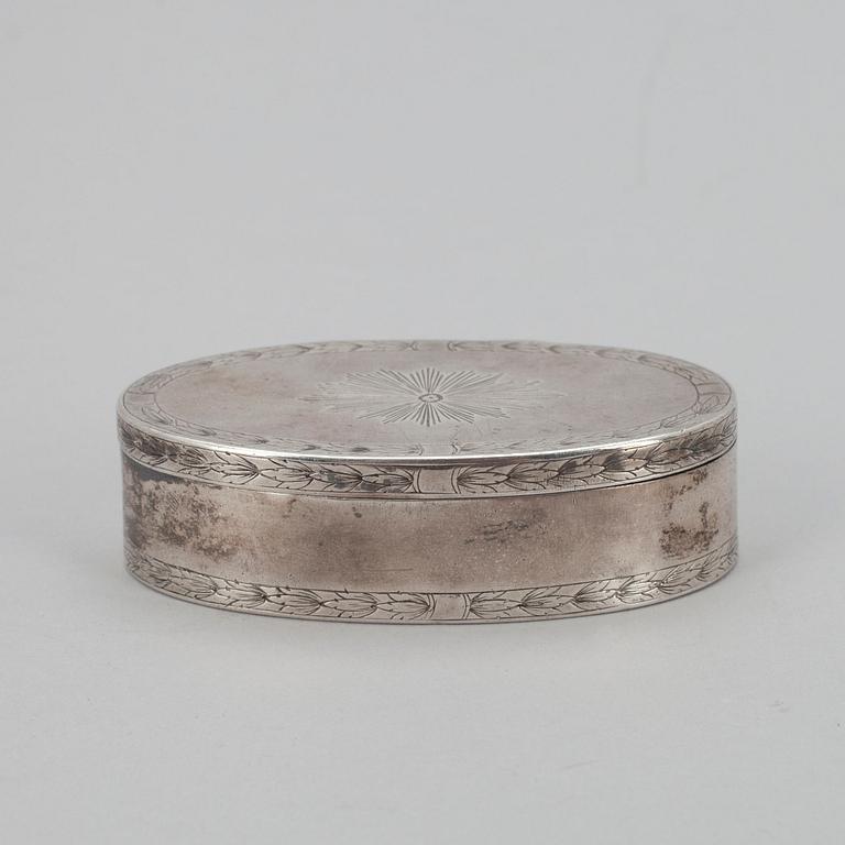 NUUSKARASIA, hopeaa, Anders Gottlieb Hall (1786-1788), Turku epäselvä vuosileima mahdollisesti 1788. Paino noin 67,2 g.