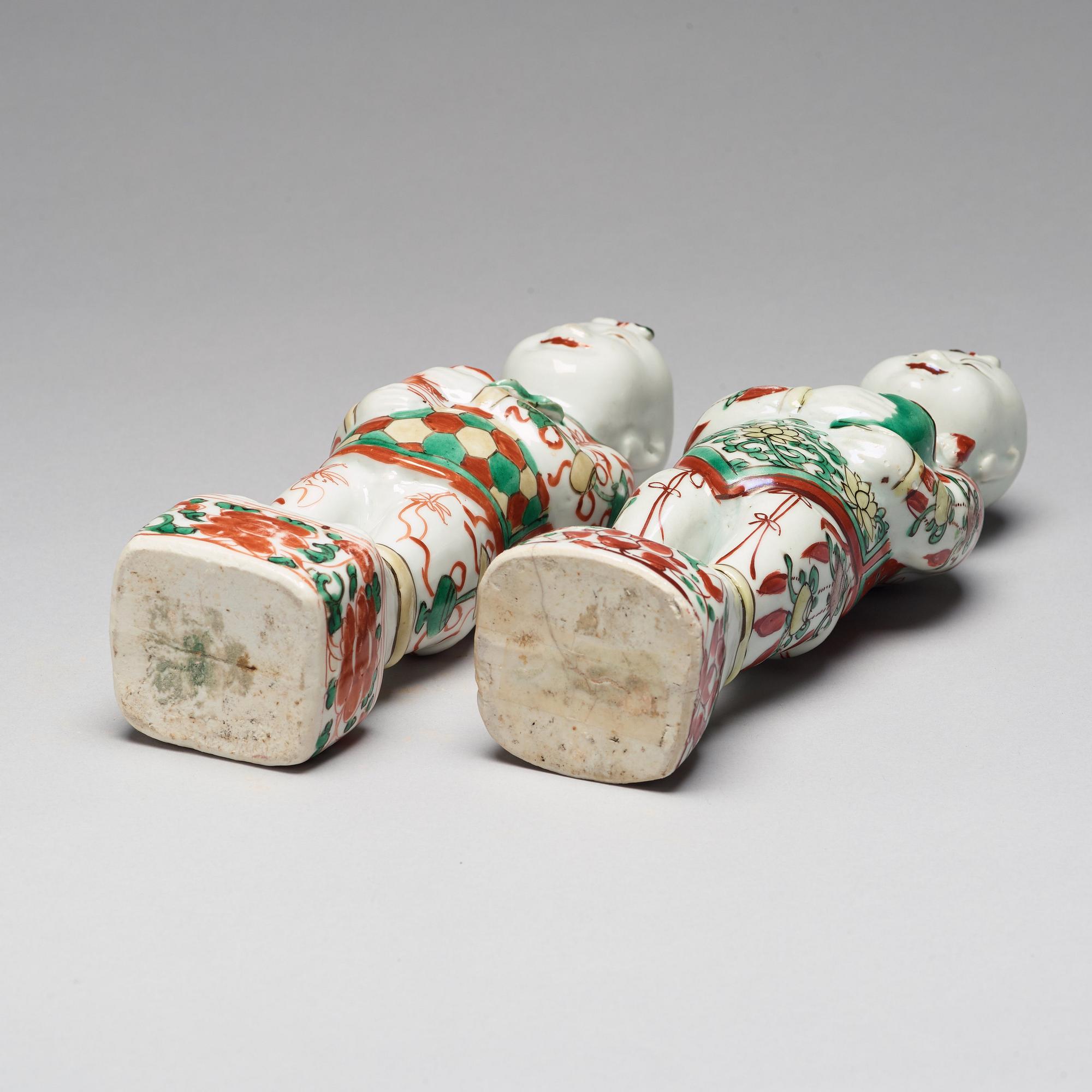 FIGURINER, två stycken, porslin. Qingdynastin, Kangxi (1662-1722).