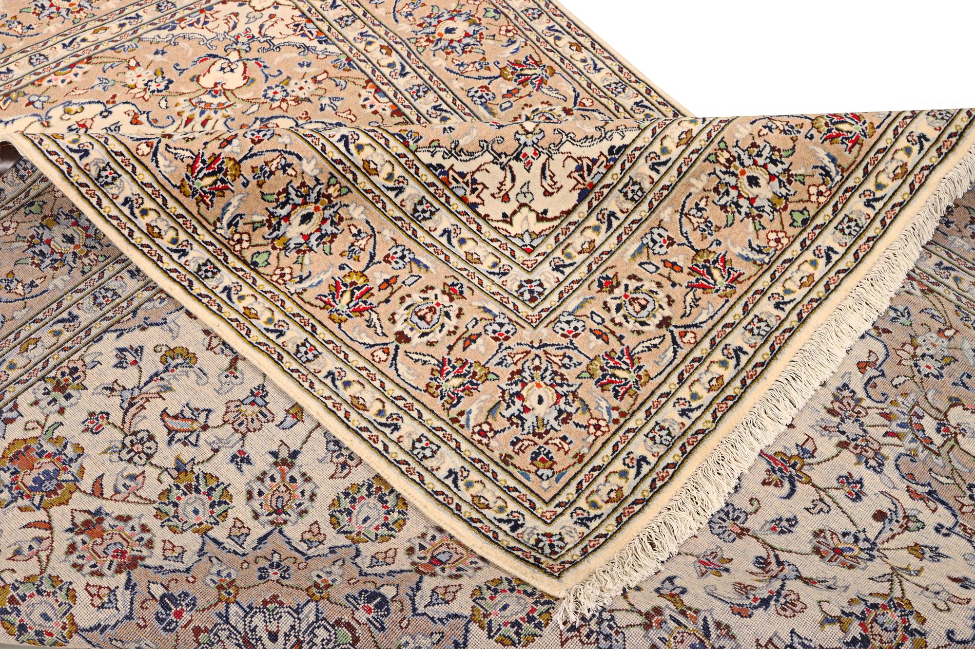 A Kashan carpet a. 285 x 190 cm.