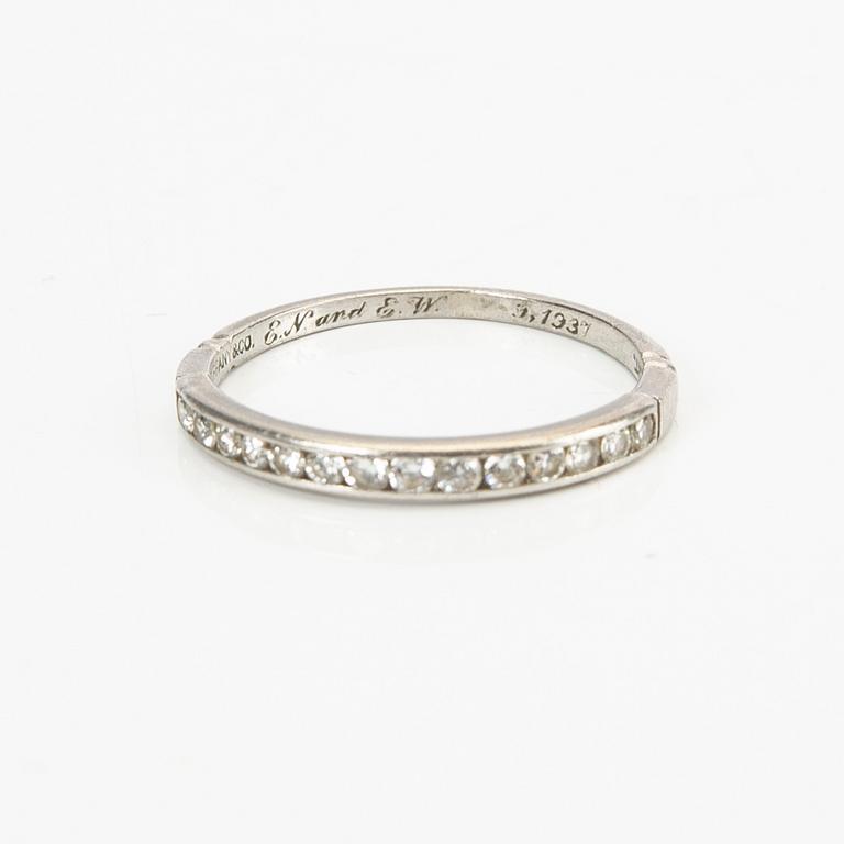 Tiffany & Co rong platinum brilliant-cut diamonds approx 0,15 ct in total, size 54.