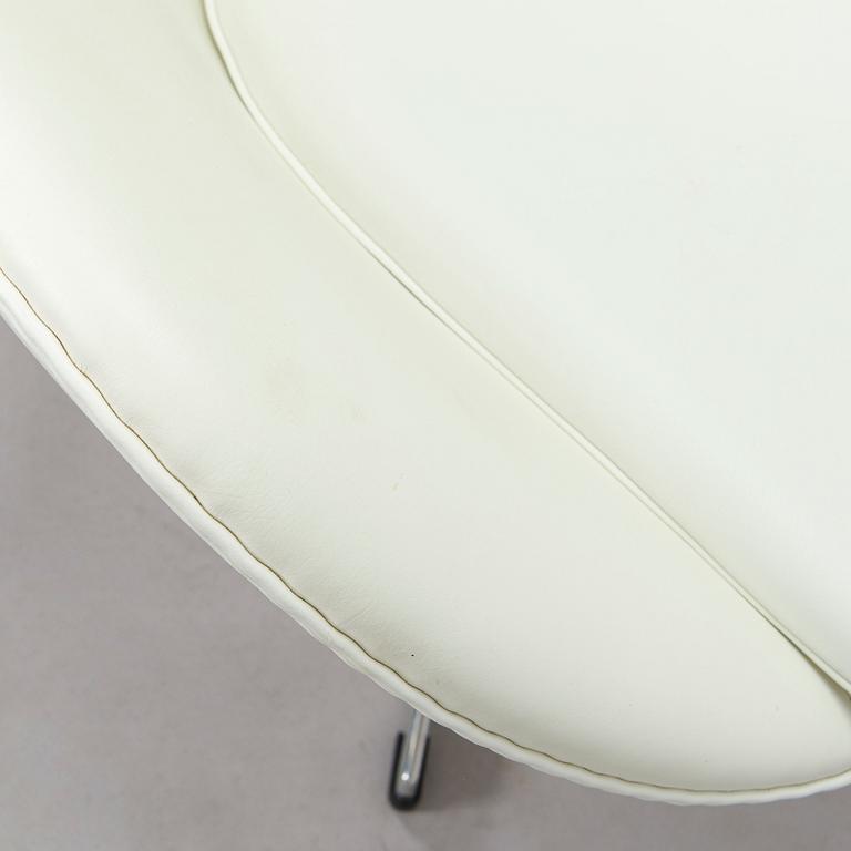 Arne Jacobsen, nojatuoli, "Egg", Fritz Hansen, Tanska 2018.