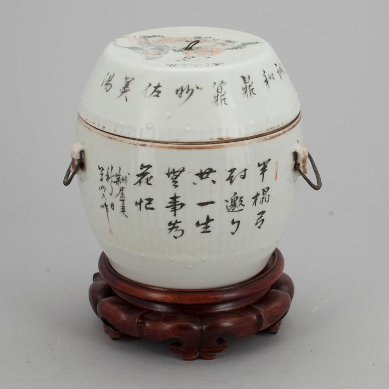 KÄRL med LOCK, porslin, Kina ca 1900.