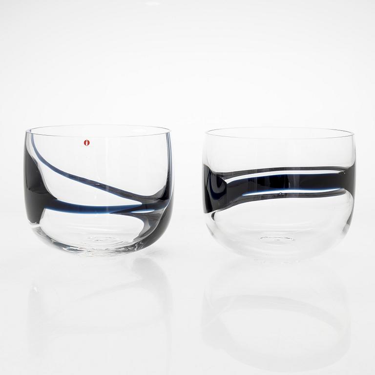 Timo Sarpaneva, skålar, 2 st 3042 "Blues" den andra är signerad Timo Sarpaneva Iittala 1988.