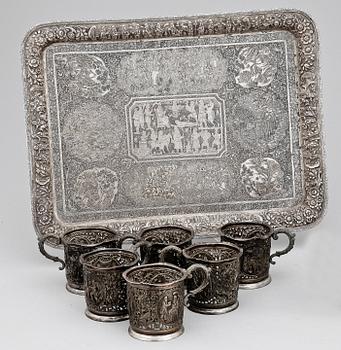 TEGLASHÅLLARE, 6 st samt BRICKA. Silver, Persien, 1900-talets första hälft, vikt tot ca 3300 g.