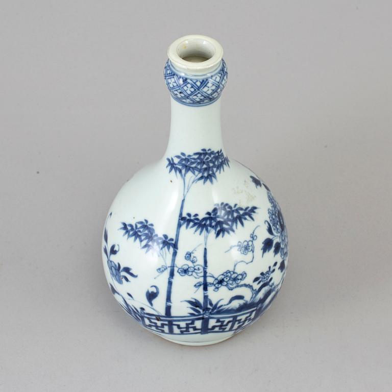 A blue and white vase, Qing dynasty, Qianlong (1736-95).