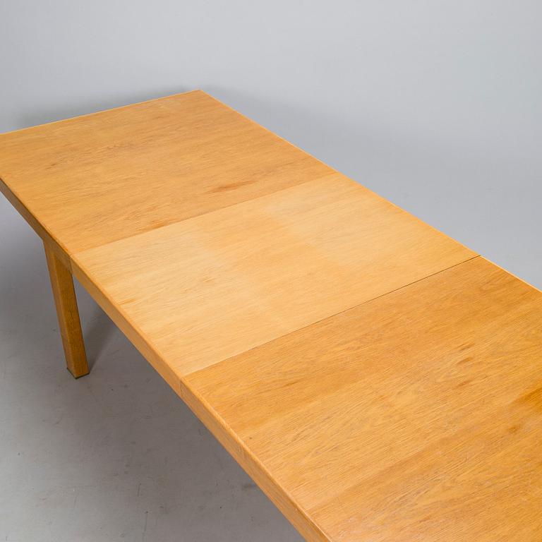 Carl Gustaf Hiort af Ornäs,  matbord, "Näyttely Senior", stolar, 6 st, HMN Huonekalu Mikko Nupponen 1900-talets mitt.