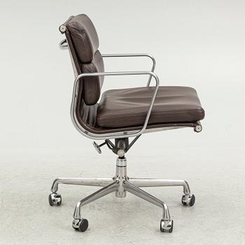 Charles & Ray Eames, skrivbordsstol, "Soft Pad Chair EA 217", Vitra.