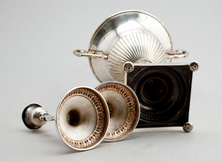 STRÖSOCKERSKÅL OCH LJUSSTAKAR 1 PAR, nysilver, GAB, 1900-talets mitt.