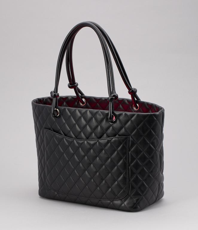 A black quilt leather handbag by Chanel, model "Grand shopping" from 2004.
