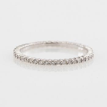 Alliansring, 18k vitguld med briljantslipade diamanter.