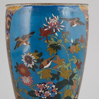 A Japanese cloisonne vase, 20th century.