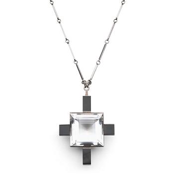 21. Wiwen Nilsson, a sterling necklace with rock crystal and onyx sterling pendant and chain, Lund 1935, exhibited in Paris 1937,