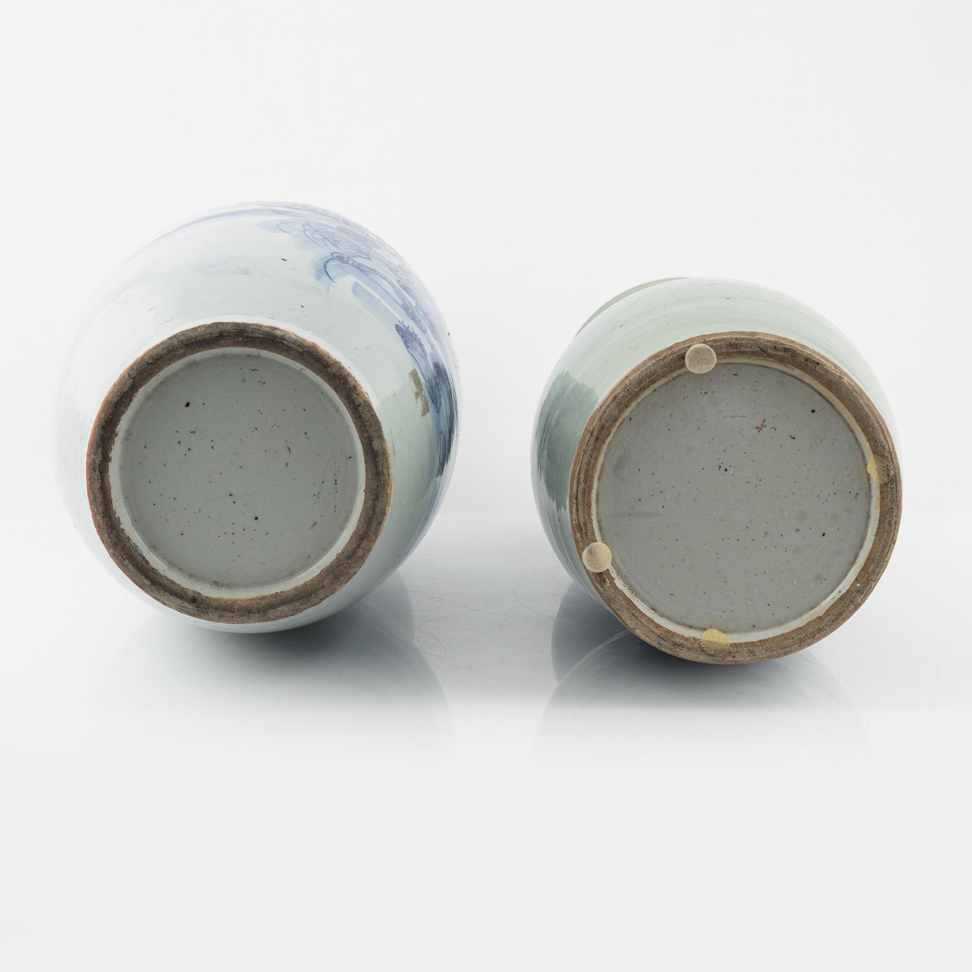 A set of two Chinese vases, late Qing dynasty/early 20th Century.