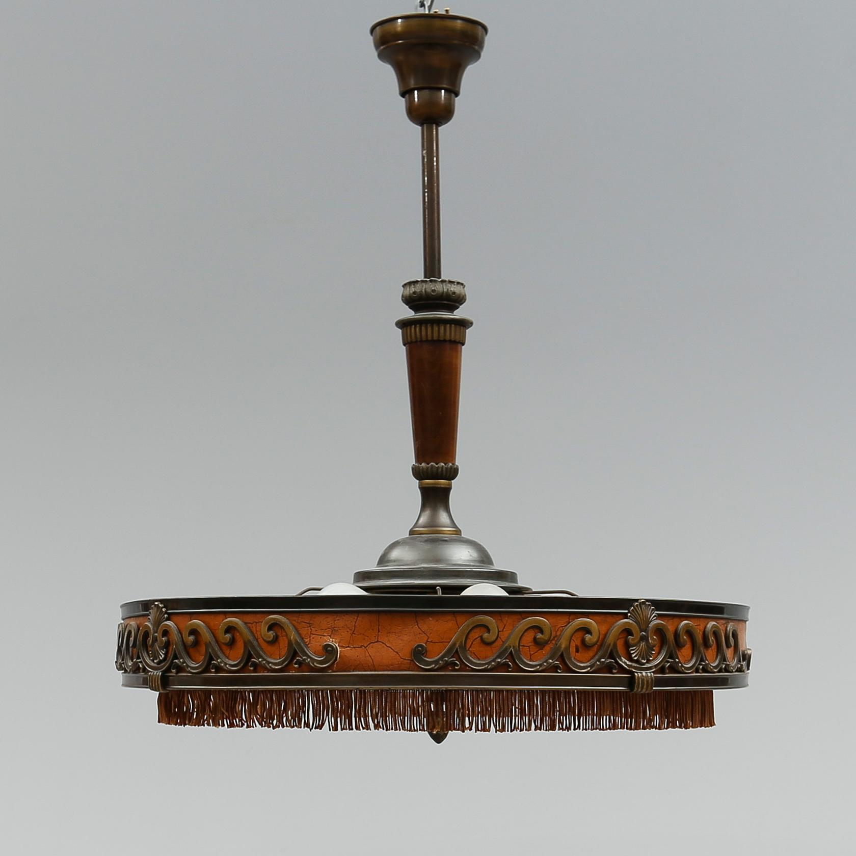 TAKLAMPA, 1900-talets första hälft. Höjd ca 67 cm.