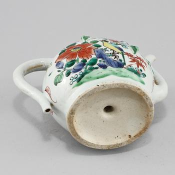 KANNA, porslin, Kina, troligen omkring sekelskiftet 1800/1900.