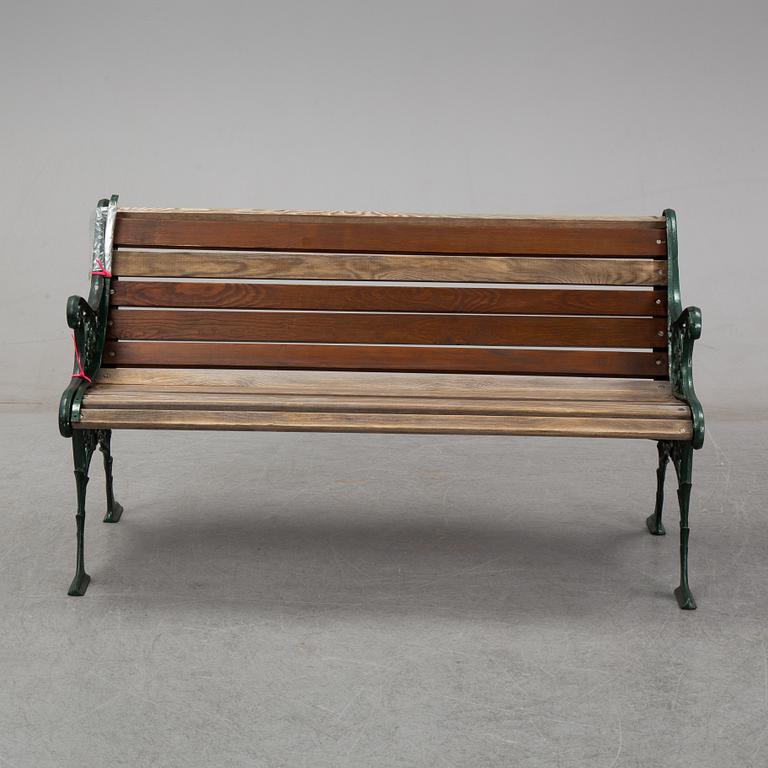 A tennis-/gardenbench, GLTK Gothenburg.