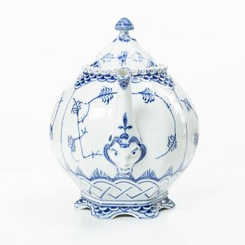 Royal Copenhagen, A 'Blue Fluted Full Lace' / 'Musselmalet' porcelain teapot, model 1119, 1969-73.
