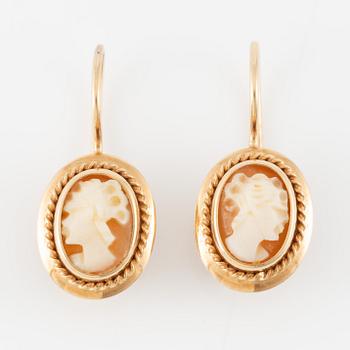 Örhängen och brosch/hänge, 14K guld med snäckskalscamé.