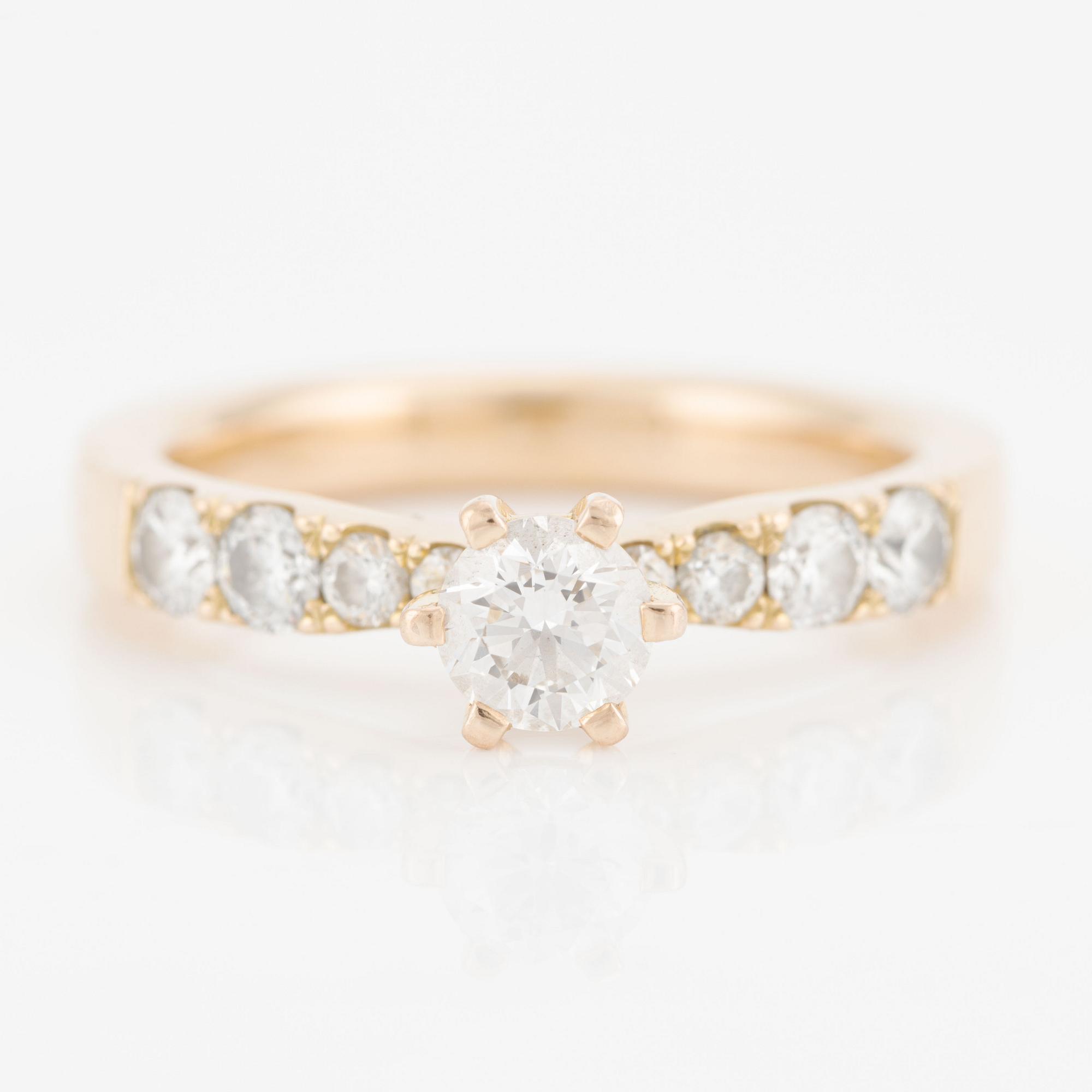 Ring, 18K gold with brilliant-cut diamonds.