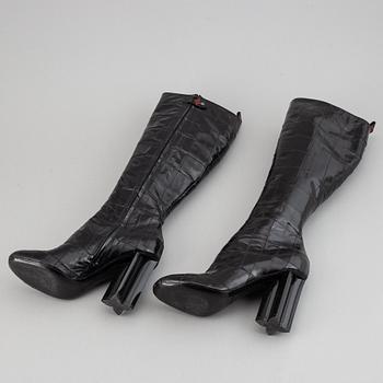 LOUIS VUITTON, a pair of letaher boots, size 37.