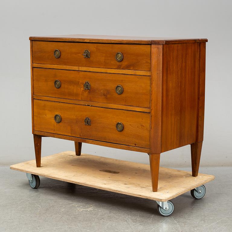 A late Gustavian chest of drawers.