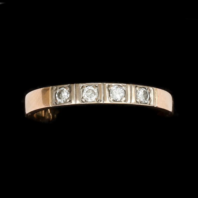 RING, 18k guld med 4 briljantslipade diamanter, tot ca 0,20 ct. Vikt 3 g.