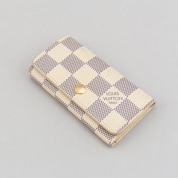 Louis Vuitton, neccessär samt nyckelhållare.