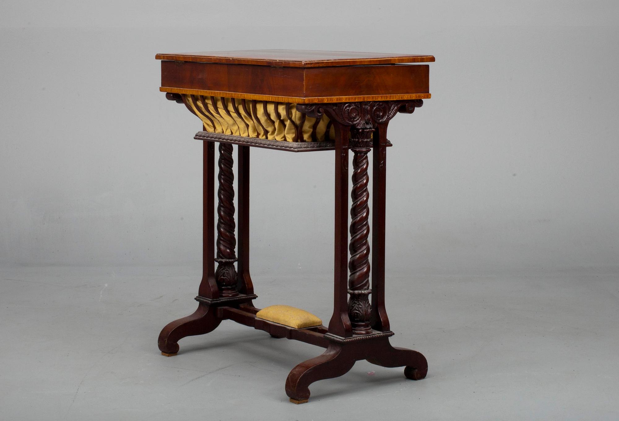 SYBORD, mahogny, empire, 1800-talets början.