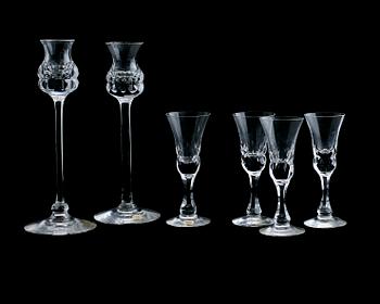 SNAPSGLAS, 8 st samt LJUSSTAKAR, 1 par, glas, "Prince", Göran Wärff, Kosta.