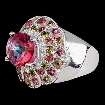 RING, sterlingsilver, färgad rosatonad topas ca 3.50 ct och olikfärgade tumaliner tot ca 3.00 ct.