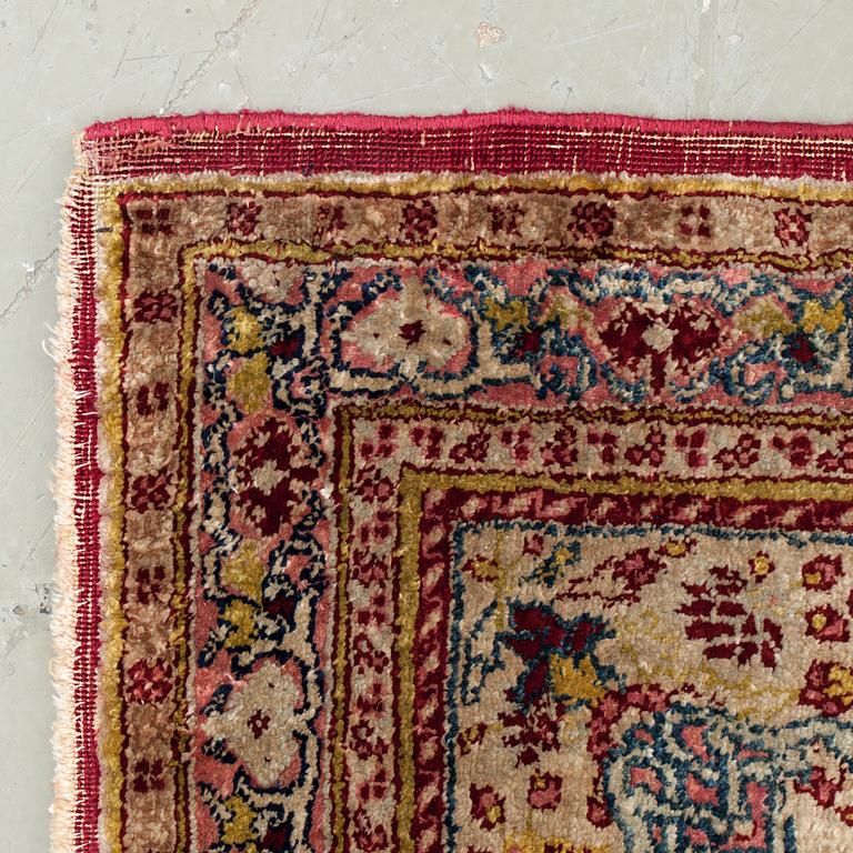 MATTA, semiantik silke Täbris figural, signerad Haddad, 180,5 x 123,5 cm.