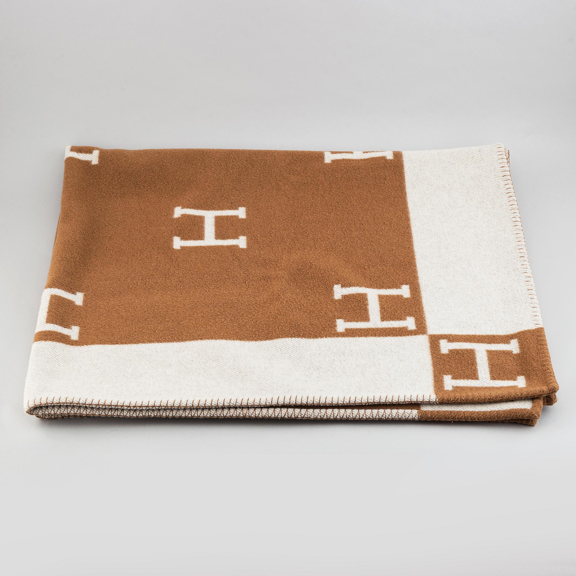 Hermès, a woll and cashmere blanket.