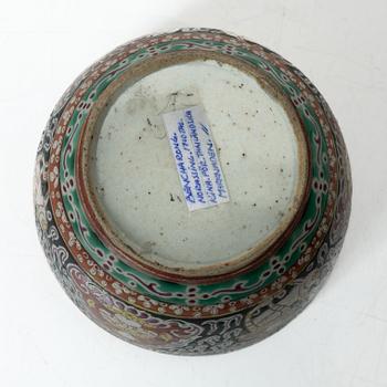 A Benjarong porcelain bowl with cover, Thailand, 19th century.