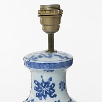 Bordslampor, ett par, porslin, Kina, 1900-tal.