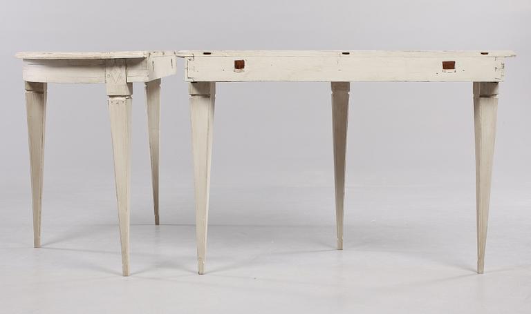 MÅNBORD, ett par, 1800-tal.