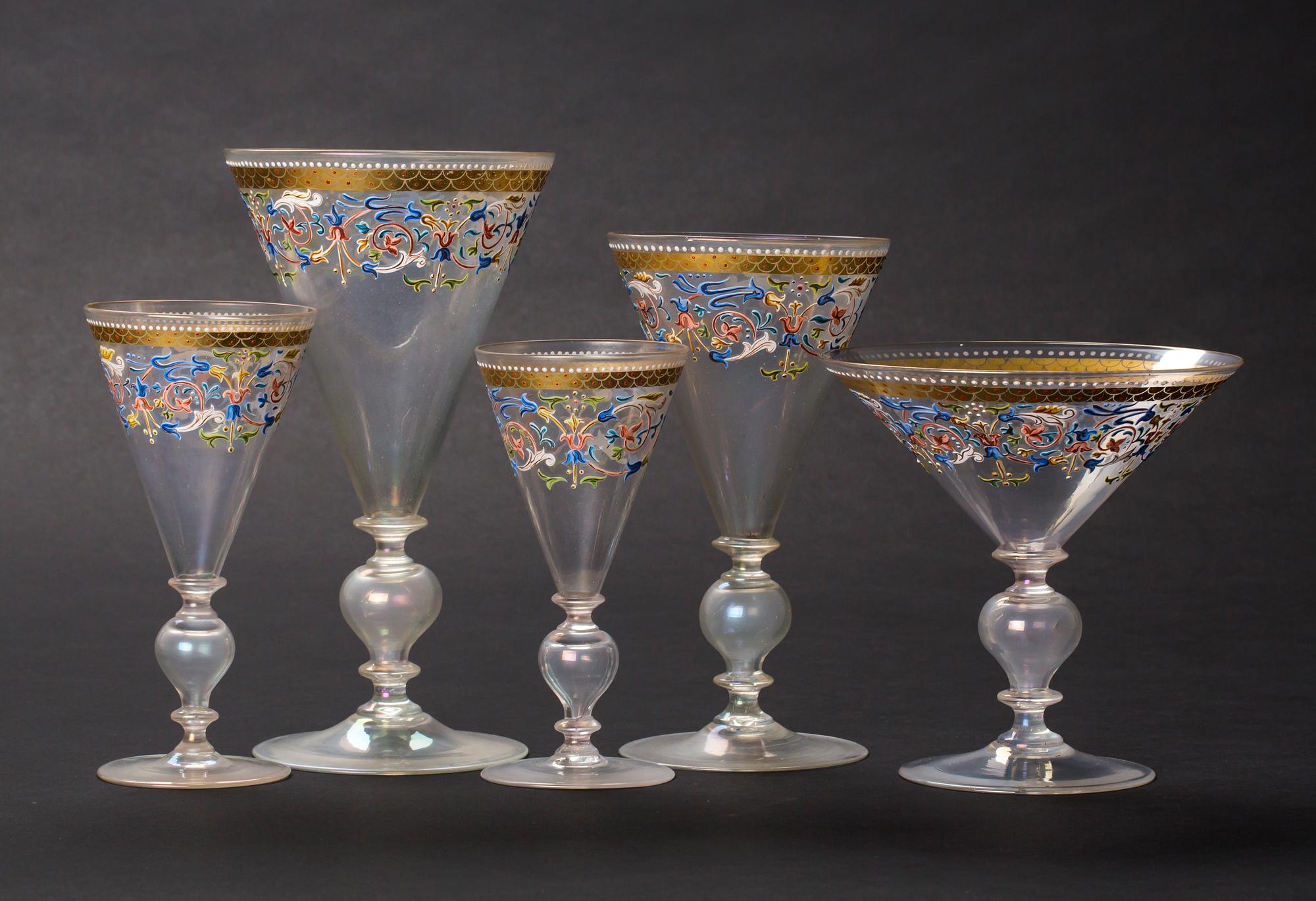 GLASSERVIS, 97 delar, Renässans-stil. Venedig, 1900-talets första hälft. Troligen Salviati & Co,