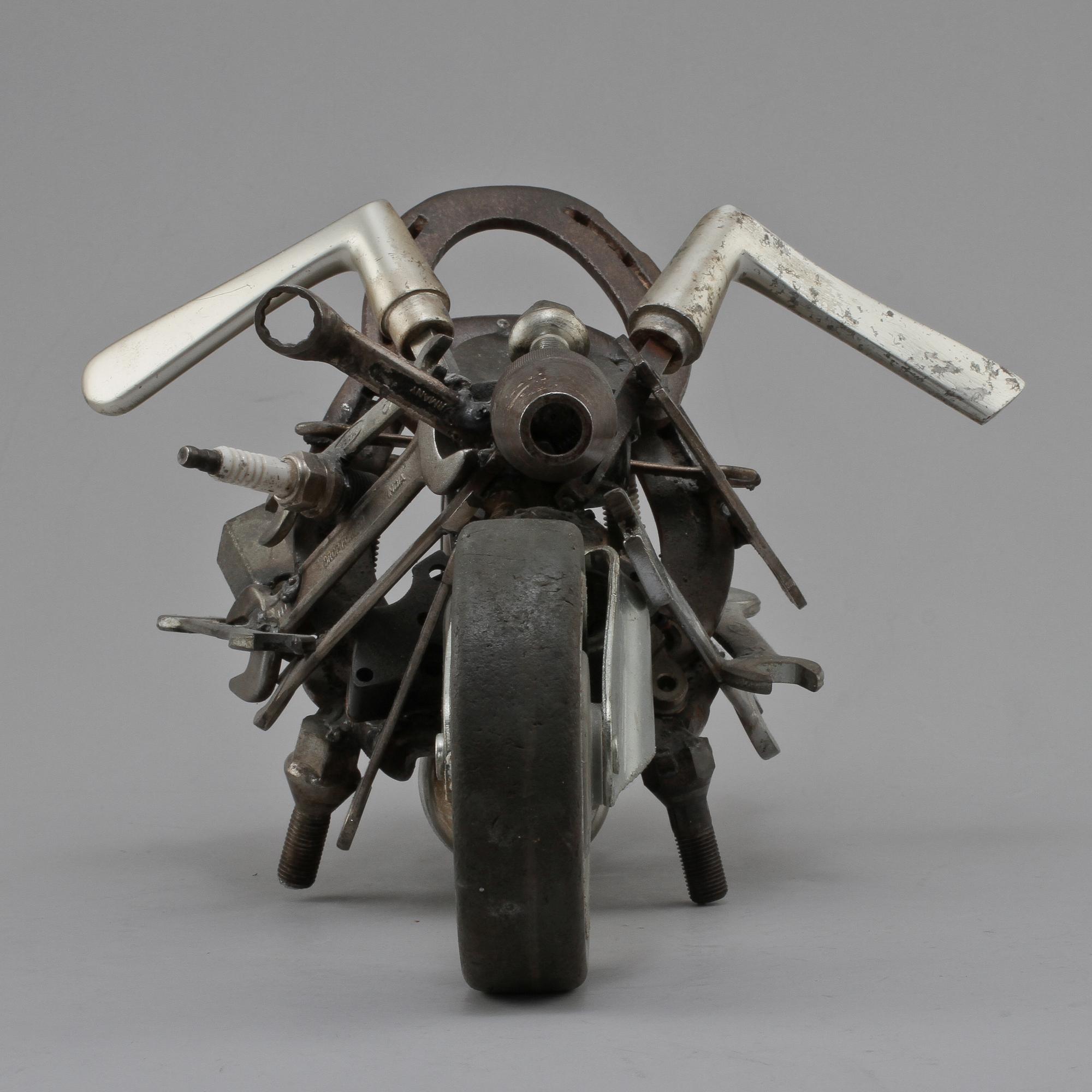 BOB PASTERKAMP, skulptur, metallskrot, osignerad.