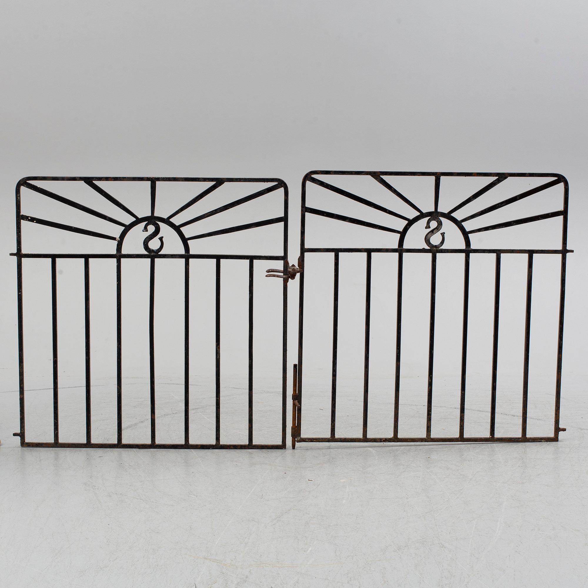 GRINDAR, ett par, smidesjärn, tidigt 1900-tal.