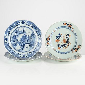 Two pairs of porcelain plates, China, Qing dynasty, 18th century.