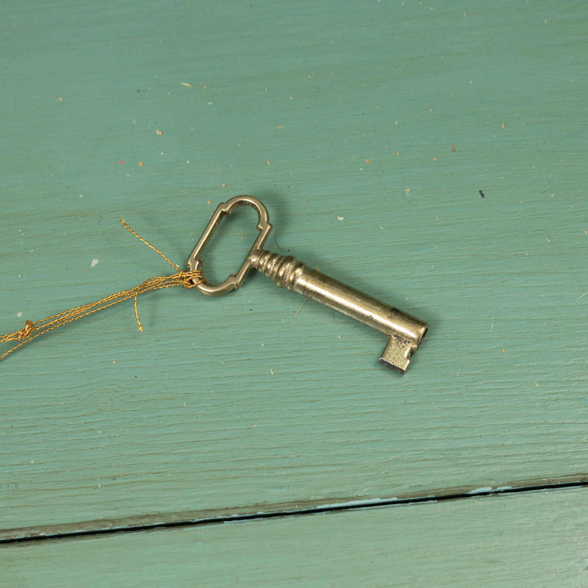 Skrivskåp med vitrin, Louis XVI-stil, Danmark, 1900-talets andra hälft.