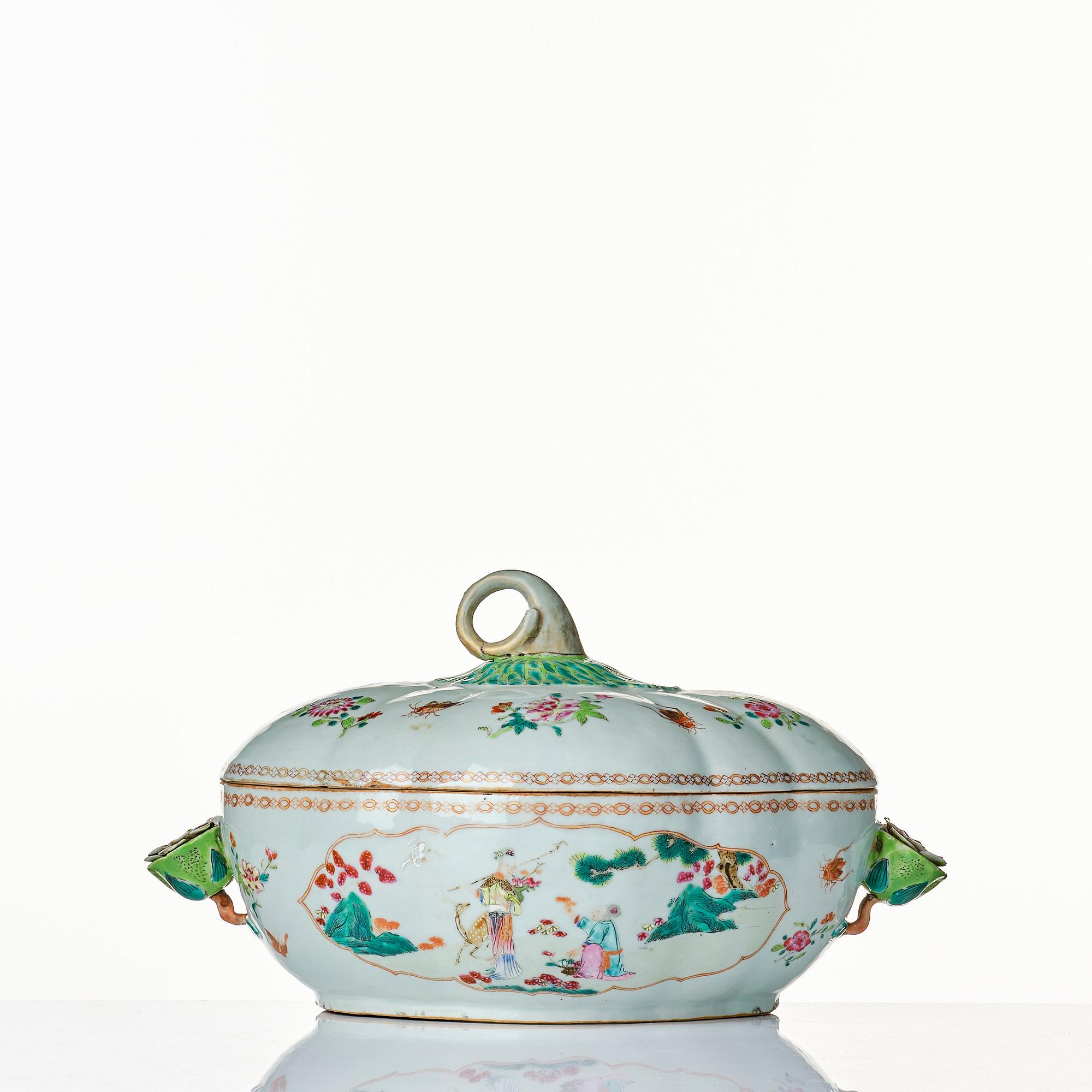 Terrin med lock och fat, kompaniporslin. Qingdynastin, 1700-tal.