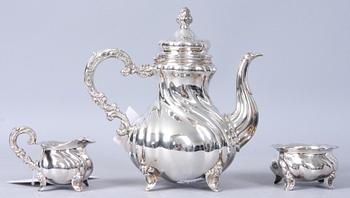 KAFFESERVIS, 3 delar, sterlingsilver, Tyskland. Rokokostil, 1900-tal. 536 gram.