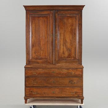SKÅP, bär datering 1845.