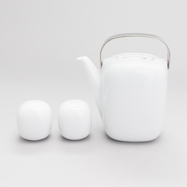 Timo Sarpaneva, A 31-piece set of "Suomi" tableware for Rosenthal Studio-line.