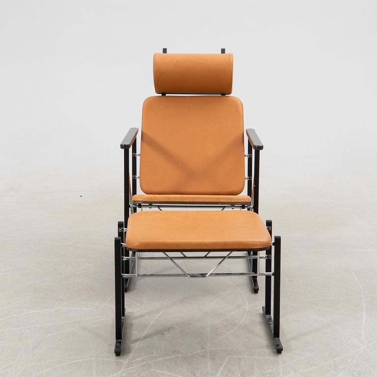 Yrjö Kukkapuro, Armchair with footstool "A500 lounge chair" for Avarte Finland, late 20th century.
